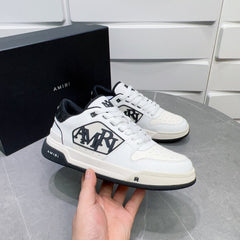 Classic Low Sneakers